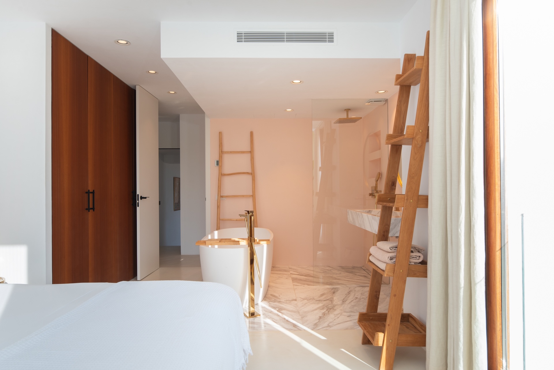 Resa Estates finca Can Floral Ibiza sale koop bathroom shower.jpg